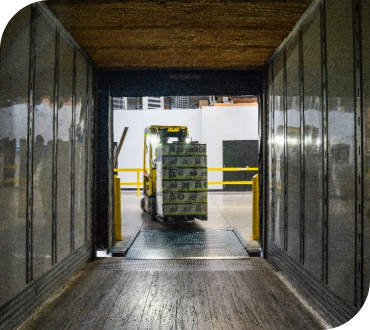 TRANSPORTAMOS CARGAS POR TODO O PAÍS NO RAMOS DE CARGA SECA